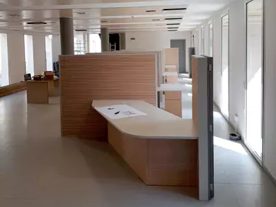 Realizzazione reception e ufficio, b2b, arredo ufficio, arredo interni in legno, business to business, offerte collaborative tra aziende, servizi per contract ufficio