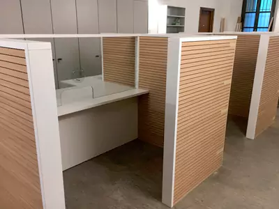 arredamento cup su misura, servizi contract ufficio, arredi di interni in legno, falegnameria mantova, b2b, terziario aziendale, realizzazione cup per azienda rivenditrice