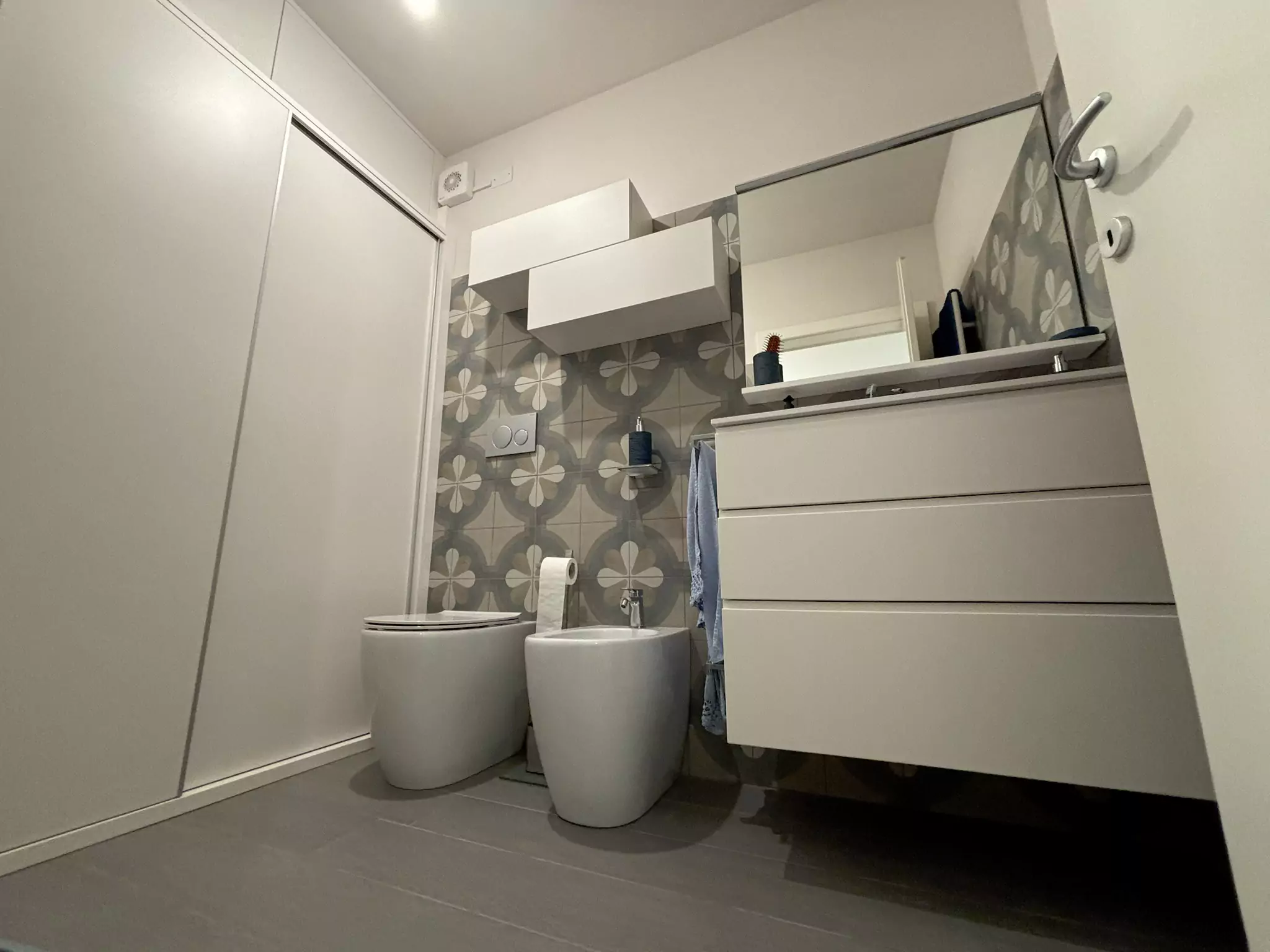 Mobili stanza bagno lavanderia, falegnam emantova